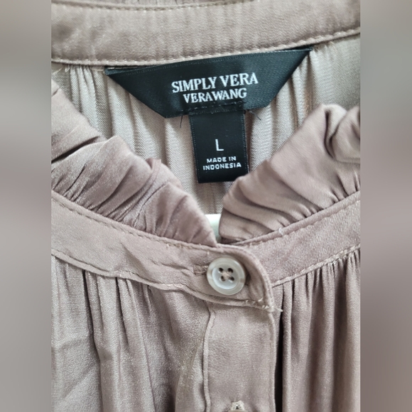 Women's Sleeveless Top in Taupe by Vera Wang - Picture 4 of 5